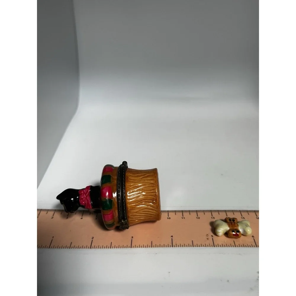 The Unbranded Brand adults decorative touch